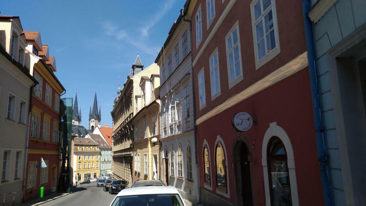 Skromny Apartman V Centru Chebu Экстерьер фото