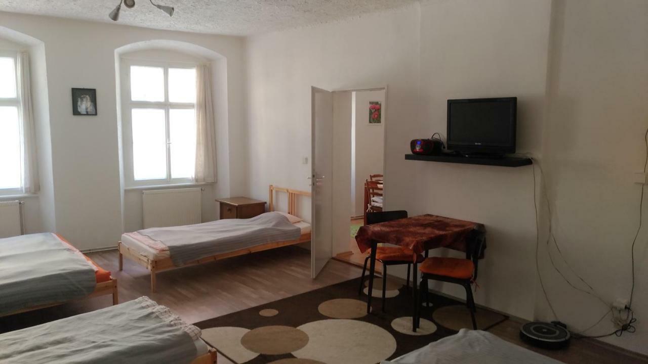 Skromny Apartman V Centru Chebu Экстерьер фото